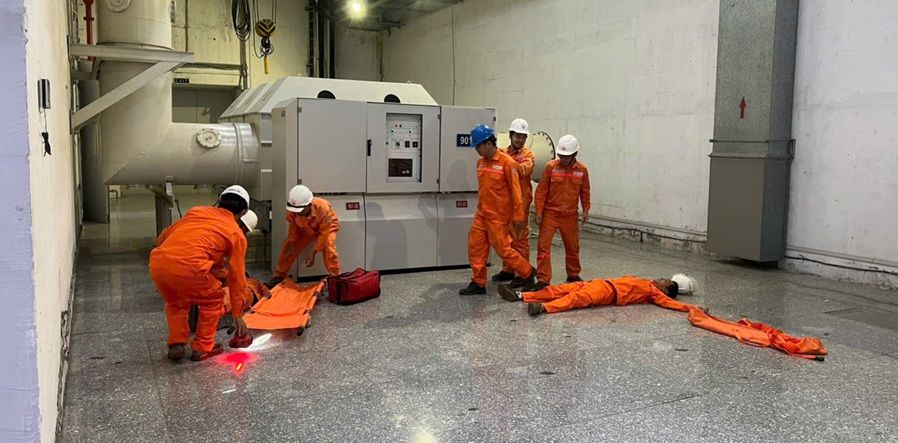H4 - Hình ảnh diễn tập cứu người bị nạn.jpg