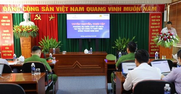 Hình 1.Quang cảnh buổi tuyên truyền và thực tập phương án chữa cháy, CN .jpg