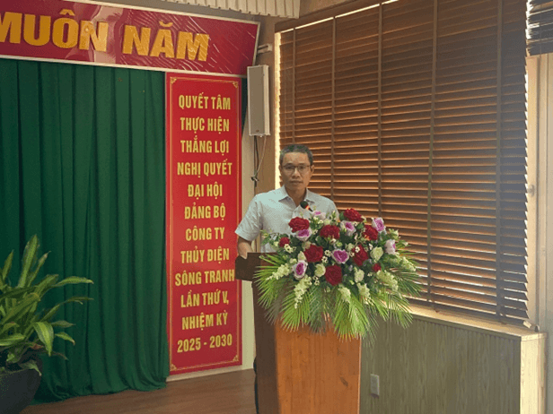 Hình 2. Ông Lê Đình Phúc - PBT Đảng ủy, Phó Giám đốc Công ty phát biểu khai mạc (1).png