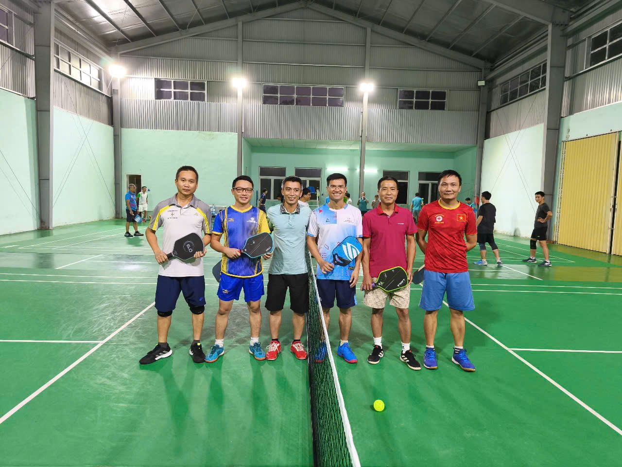 Hinh 2 Tran dau doi nam pickleball.JPG