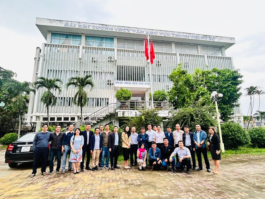 Hình 8-Các học viên đi thực tế tại Đài khí tượng Thủy Văn khu vực Trung Bộ.jpg